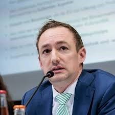 Dr Florian Schweyer